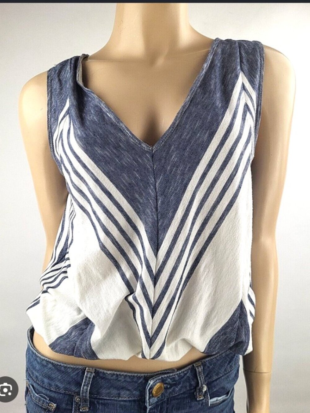 Max Studio Black & White Chevron V-Neck Sleeveless Top